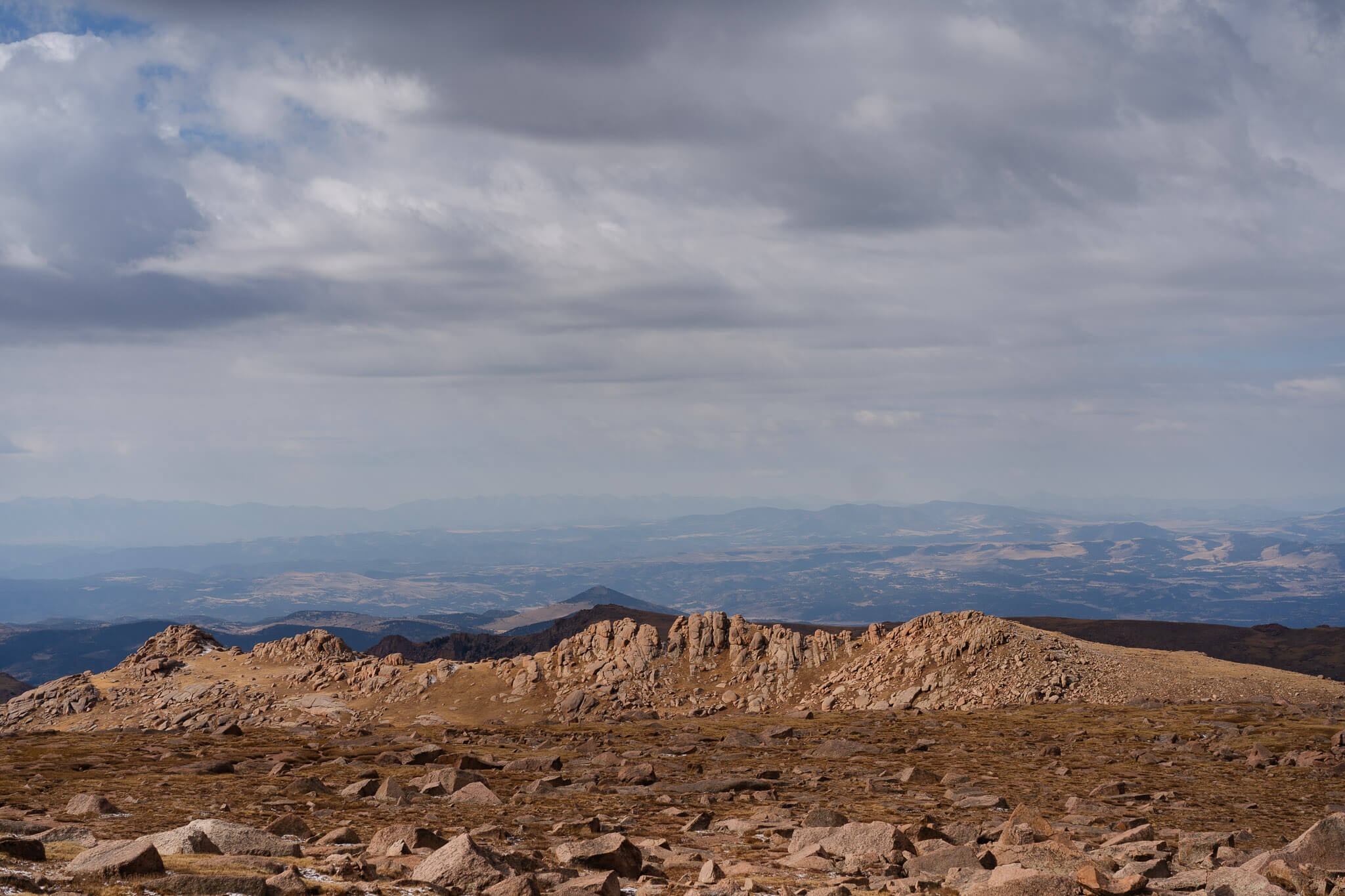 360 views on top of Pikes Peak, a unteresting place to elope in Colorado Springs